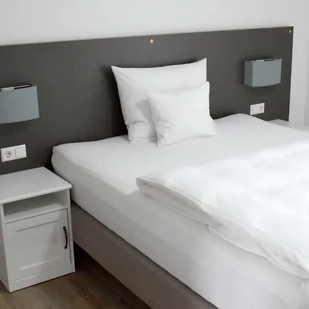 Komfort-wohnungen Warum-ins-hotel Apartment *